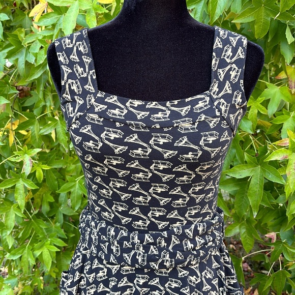 Effie’s Heart Sleeveless Dress - Picture 2 of 13